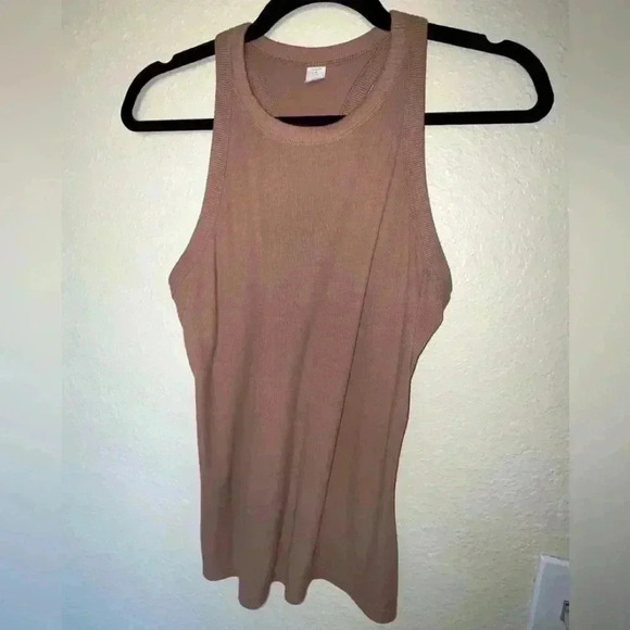 Old Navy Ultralite Go-Dry Athletic Tank Top Nude/Brown Color  SIZE SMALL - Picture 1 of 5
